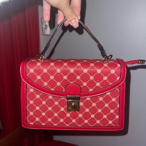 Red Fashion Boutique crossbody ❤️